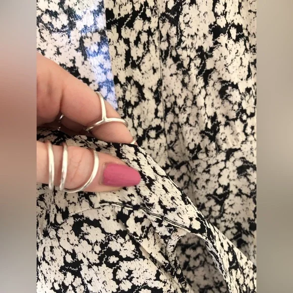 Doen Augusta Dress in Faded Queen Anne's Floral (minor spots) - Picture 13 of 16